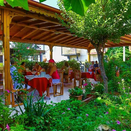 Oda ve Kahvaltı Oenemli Side